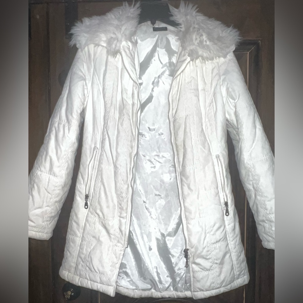 Sisters Point White Quilted Faux Collar Jacket Size M (Has Flaw See Description)